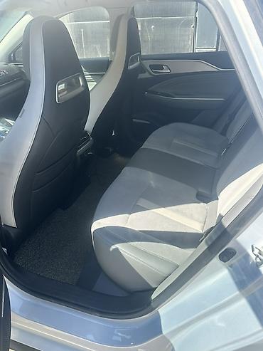 Другой электротранспорт: Электромобиль AION S Plus - Кузов: седан, серебристый цвет - Задние — 6