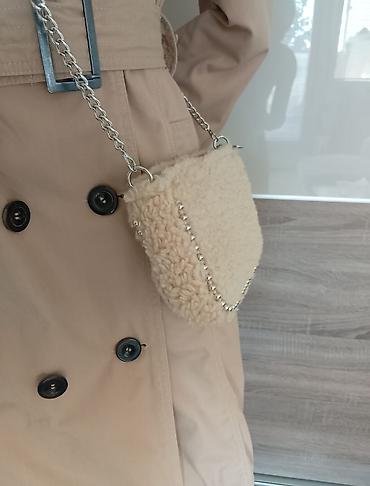 Torbe: Nova moderna Stradivarius torbica 
20 X 14 cm — 7