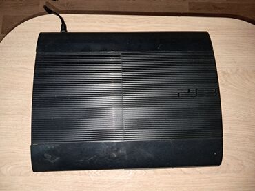 PS3 (Sony PlayStation 3): Qara rəngli Sony PlayStation 3 oyun konsolu Komplektə iki oyun