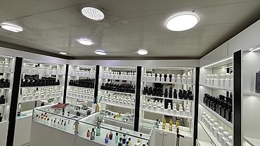 parfüm vitrini: 170 cesid yag top ve delux keyfiyyetde. Her biri ortalama 50/100ml — 3