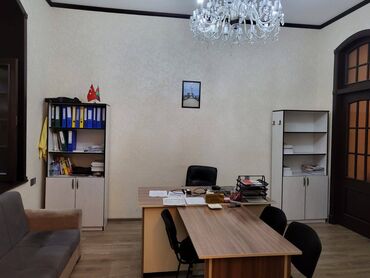 Ofislər: Azadliq metrosunun yaxınlığında təmirli obyekt ümumi sahəsi 110 kv,m — 20