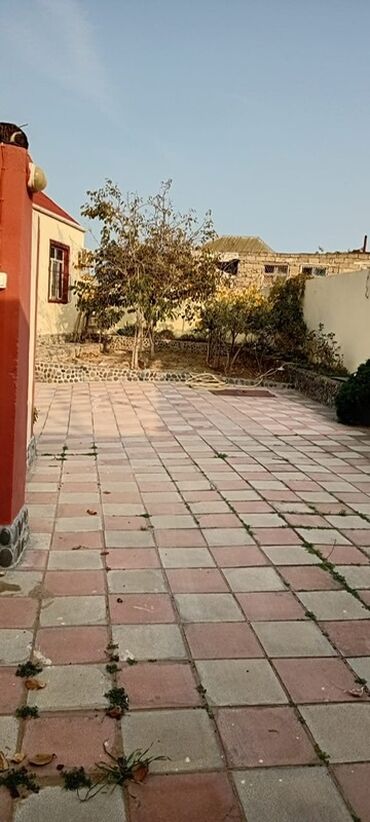 Həyət evləri və villaların satışı: Satılır: həyət evi - Tikili: 1 mərtəbəli fərdi yaşayış evi, qırmızı — 2