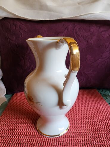 Ostali kućni dekor: Vaza nova 70te Zajecar porcelan. Vaza visina. 21cm — 7