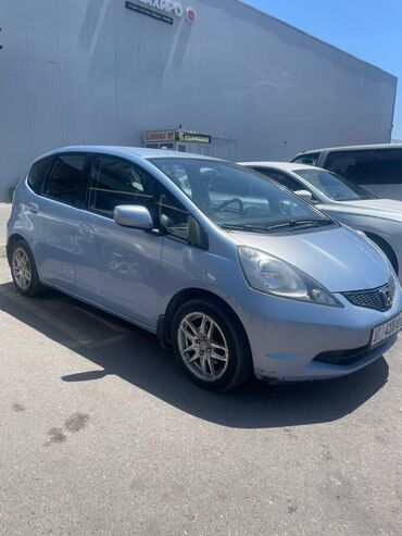 авто в рассрочку без банка без первоначального взноса в бишкеке: Honda Jazz: 2009 г., 1.4 л, Робот, Бензин, Хетчбек