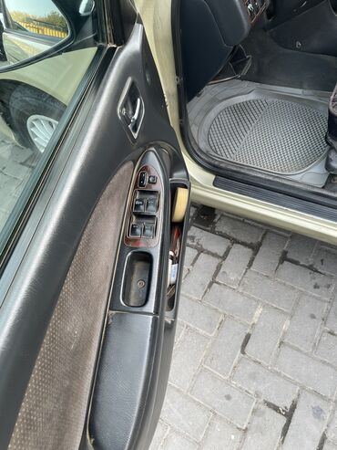 Toyota: Toyota Avensis: 2002 г., 2 л, Механика, Бензин, Универсал — 8