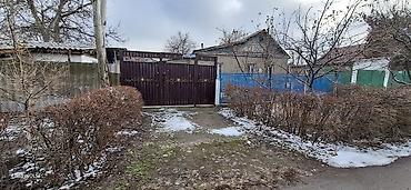 Продажа коттеджей и домов: Продается частный дом с приусадебным участком. - Участок: ровный — 1