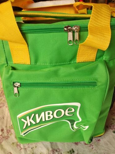 женскую сумку зеленого цвета: Термо-сумка. Среднего размера, двойная, новая. Ни разу не