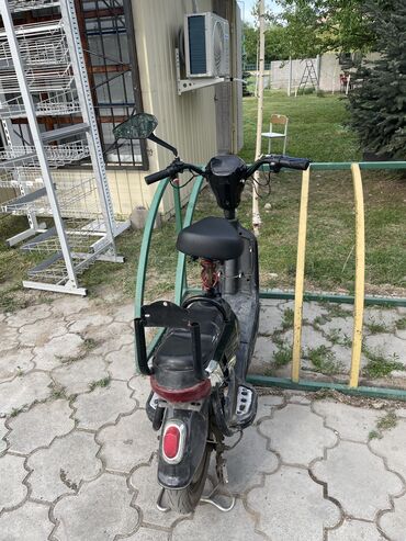 Скутеры: Продаю электроскутер есть сломаные места а так он хороший продаю