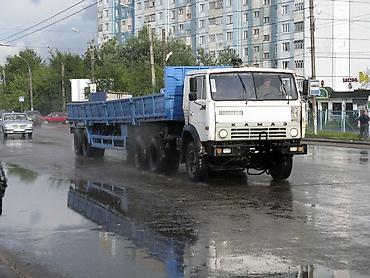 ямасаки мото: КамАЗ с прицепом-платформой - Тягач КамАЗ (кабина белого цвета) с — 1