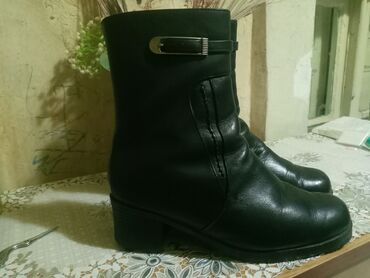 женские шлепанцы с мехом: Ölçü: 38, rəng - Qara, İşlənmiş