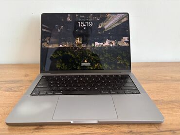 флешка 2 тб: MacBook 14" M1 Pro ОЗУ: 16 GB Ядер: 8 Память: 512 GB Ëмкость