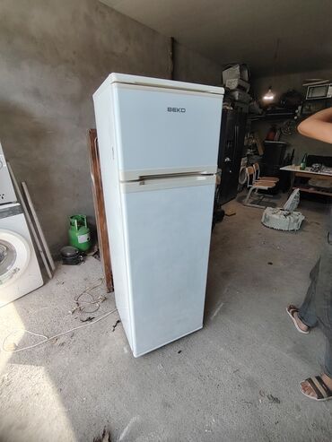 Separatorlar: 2 qapılı Beko Soyuducu Satılır, rəng - Ağ
