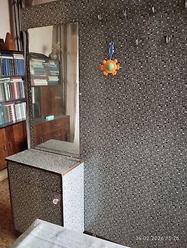 прихожий шкаф: Прихожая-гардеробная панель с зеркалом и тумбой - Комплект состоит из — 2