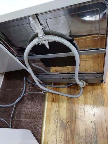 corek bisiren aparat: Ağ rəngli Siemens qabyuyan maşın. Siemens qabyuyan tamamilə yenidir