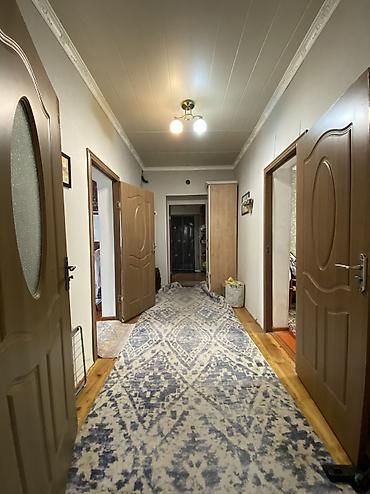 Продажа коттеджей и домов: 🏡 Абдан жакшы жерде жайгашкан ушул үй сатылат 📍Дареги: ж/м Көк-Жар — 10