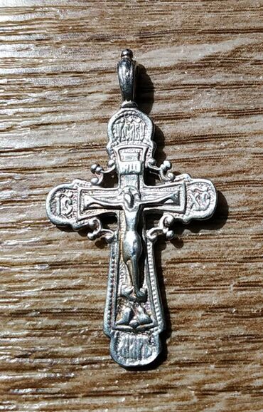 серебристая: Продам нательный православный крестик, серебро проба 925, Вес 3,8