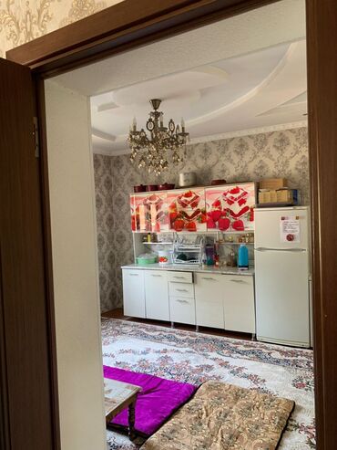 Долгосрочная аренда домов: 276 м², 9 комнат, Балкон застеклен, Подвал, погреб, Забор, огорожен — 12