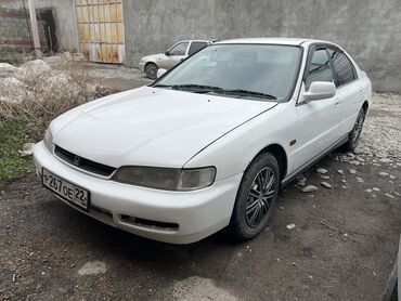 машина эски: Honda Accord: 1997 г., 1.6 л, Автомат, Бензин, Седан