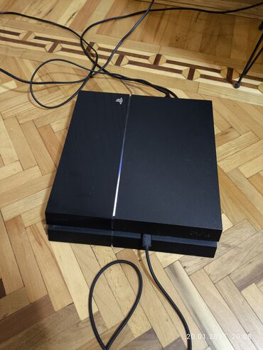 PS4 (Sony Playstation 4): Sony Play Station 4 satılır.
Evdə işlənilib, normal vəziyyətdədir