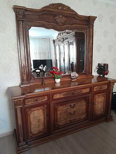 Klassik üslubda iri güzgülü konsol/bufet - Material: təbii ağac lalafo.az -da Klassik üslubda iri güzgülü konsol/bufet - Material: təbii ağac