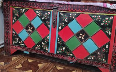 qedim kilim: Сундук советских времён, металл. длина 90 см,высота 46 см,боковая 52