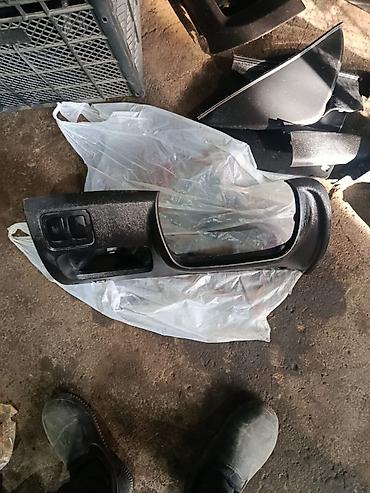 за рулём: Пластиковая накладка. Под рулём — 1