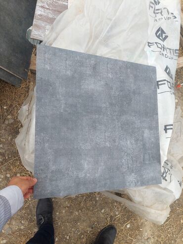 ЛуАЗ: Beton effektili döşəmə divar kafeli - Ölçü: 600x600 mm - Qalınlıq: 9