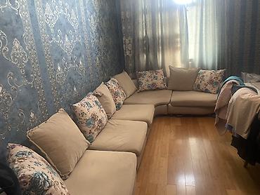çilədağı bitkisi rus dilində: Künc divan – modul tipli, krem rəngdə, yumşaq kumaş üzlüklə — 1