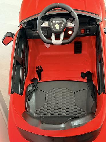 kiçik maşınlar: Uşaq üçün elektrikli miniatür maşın – qırmızı rəngdə sport/SUV — 2