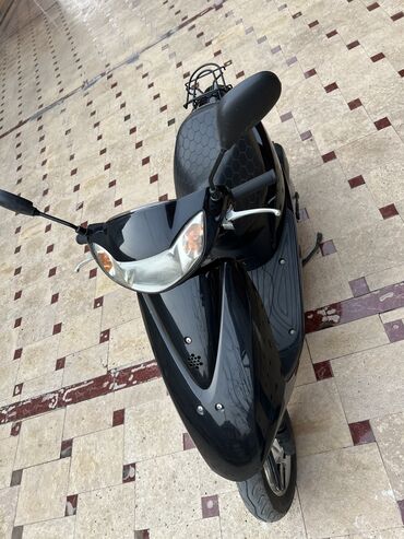 Мотоциклы и мопеды: Продаю отличный скутер 60 кубов Dio AF 68 Инжекторный 4х тактный Год