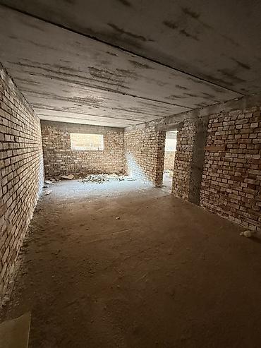 Продажа полдома: Продается просторный кирпичный дом Площадью 200 кв Находится в — 17