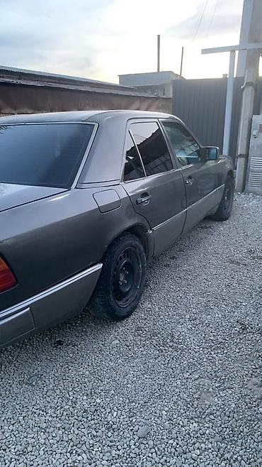 Mercedes-Benz: Mercedes-Benz 220: 1992 г., 2.3 л, Ручные, Бензин, Седан — 7