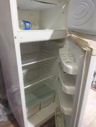 Ət çəkən maşınlar: İşlənmiş 2 qapılı Soyuducu Satılır, rəng - Ağ, Təkərli