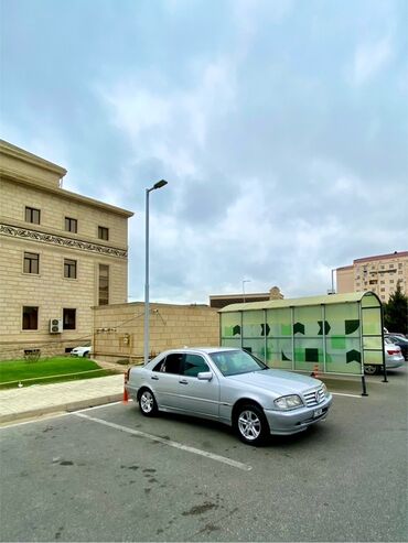 Mercedes-Benz: Mercedes-Benz C-Class: 2.8 l | 1995 il Sedan — 2