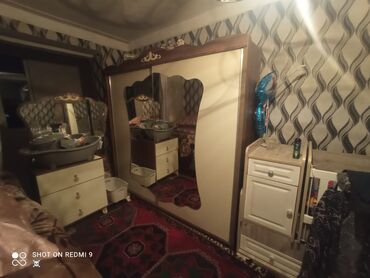 купля продажа мебели: Klassik üslubda mebel dəsti - Qonaq otağı üçün bufet+aynali konsol