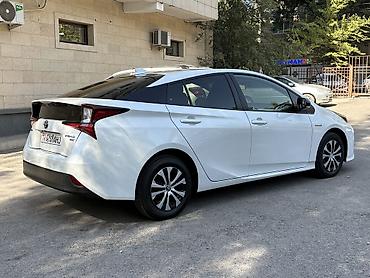 byd e2 2025: Toyota Prius: 2022 г., 1.8 л, Автомат, Гибрид — 6
