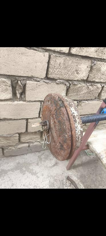 Спорт и отдых: Jim leja skamyasi ve ustunde 75kilo stanq. Stanqin cekisi 45 kilodur — 6