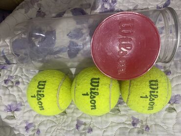 Мячи: Продаю оригинальные теннисные мячи 1. Wilson1 б/у за 3 шт 300 сомов 2