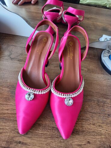шорты женские: Туфли Loro Piana, 37, цвет - Розовый