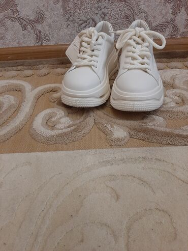 Women's Sneakers and athletic shoes: Ölçü: 38, rəng - Ağ, Yeni -da lalafo.az — 2 Women's Sneakers and athletic shoes: Ölçü: 38, rəng - Ağ, Yeni — 2