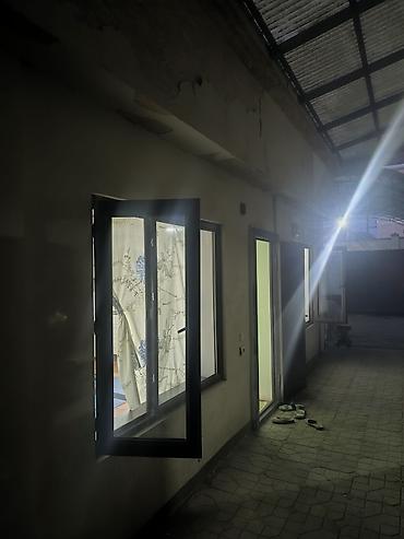 Бөлмөлөрдү ижарага берүү: 30 м², Жарым -жартылай эмереги бар — 3