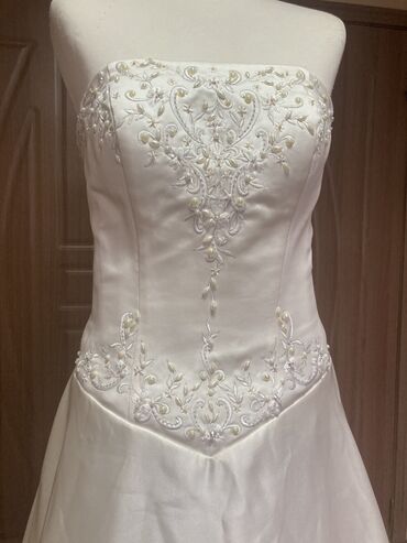 Свадебные платья: Свадебное платье, Со шлейфом, Атлас, Б/у — 4