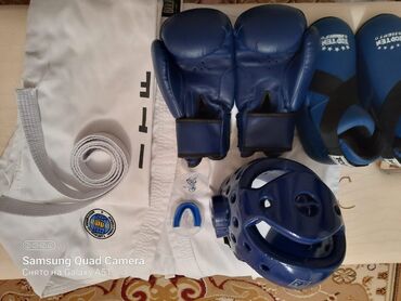 Спорт и отдых: Продаю форму TAEKWONDO 🥋🥋🥋 новый пару раз носил футы шлем перчатки