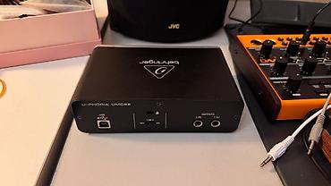 fender gitara: Behringer U-Phoria UMC22 USB audio interfeysi Az işlədilib, tam — 2