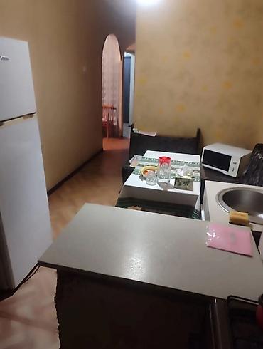 56: 3 комнаты, 64 м², 6 мкр 105 серия, 8 этаж, Старый ремонт — 1