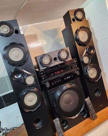 Musiqi mərkəzləri: Pioneer firmasının ev kinoteatrı sistemi. Komplektə iki ədəd iri