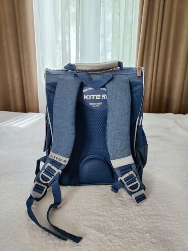школьные рюкзаки: Продаю школьный рюкзак с ортопедической спинкой. Покупали за 5000 сом