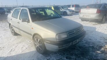 Volkswagen: Volkswagen Vento: 1994 г., 1.8 л, Механика, Бензин, Седан