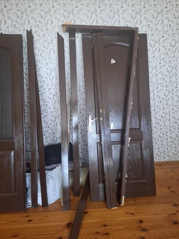 Furnitura və aksessuarlar: Qonaq otağı üçün İşlənmiş Otaq qapısı 80x200 sm Naliçnik ilə, Ünvandan götürmə