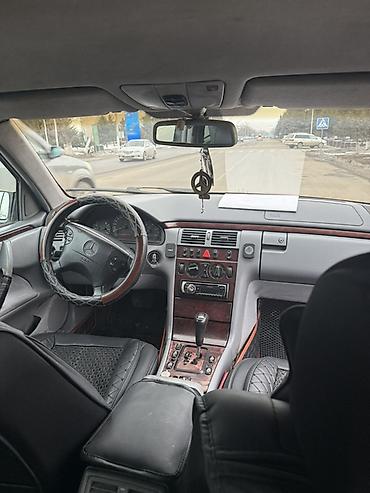 Другие детали салона: Mercedes-Benz E-класс (W210) — 2000 жылы, автомат, 2.2 сди дизель — 3